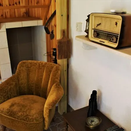 Robinson House Falcon's Nest Holiday home *